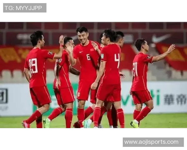 男男足球明星意外走光引发热议网友纷纷评论时尚与运动的界限 男男足球明星意外走光引发热议网友纷纷评论时尚与运动的界限