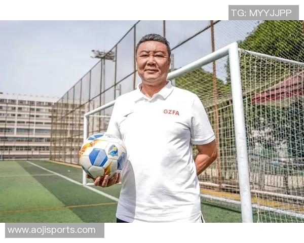 中国足球明星的日常生活揭秘与训练背后的故事分享