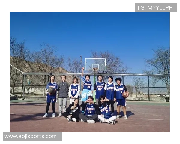 吴京与篮球明星同框合影展现运动精神与友谊的精彩瞬间 吴京与篮球明星同框合影展现运动精神与友谊的精彩瞬间